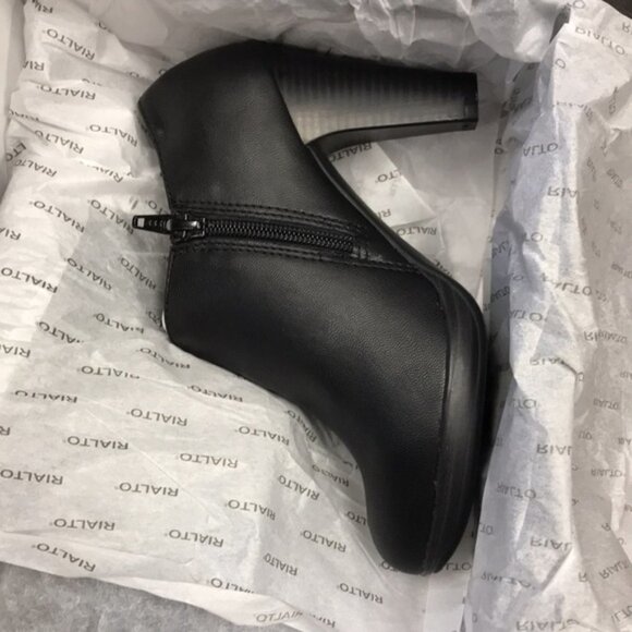 Rialto Penston Ankle Booties - Picture 7 of 7